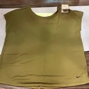 Womens (Large) Nike  Pro  dark green tee